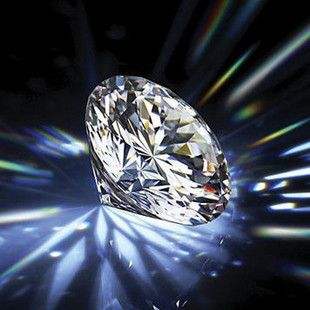 El diamante Moissanite se ha convertido en una nueva moda a la hora de elegir anillos de boda.