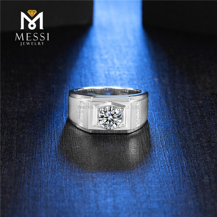 Diseño de anillo de plata para mujeres.