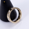 Anillos de diamantes producidos en laboratorio de forma redonda estilo moda en oro amarillo de 18 quilates