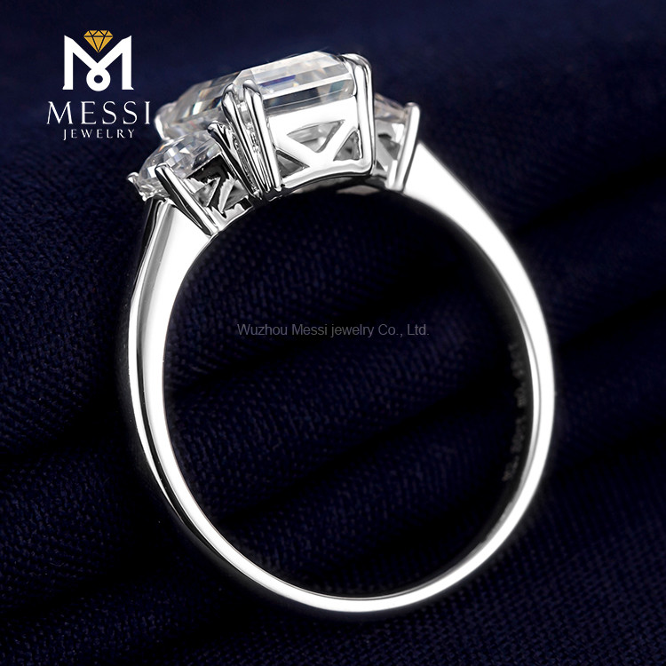 anillo de 3 diamantes talla esmeralda