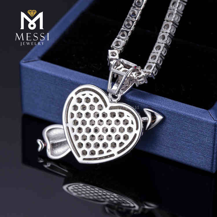 Corazón & Flecha Hip-Hop rapero Moissanite colgante de piedra para la venta