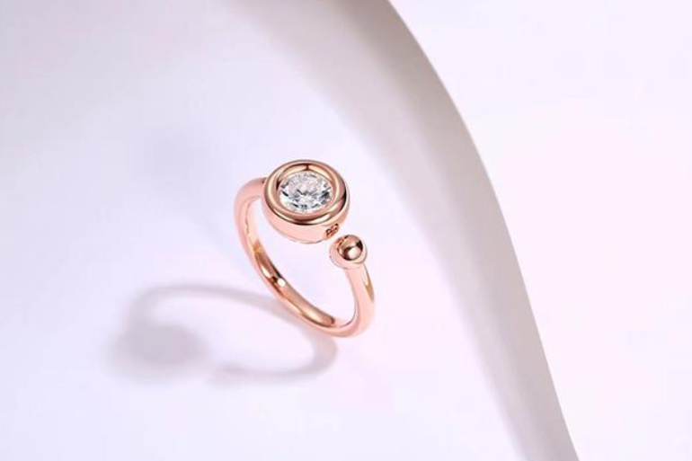 anillo de moissanita blanca