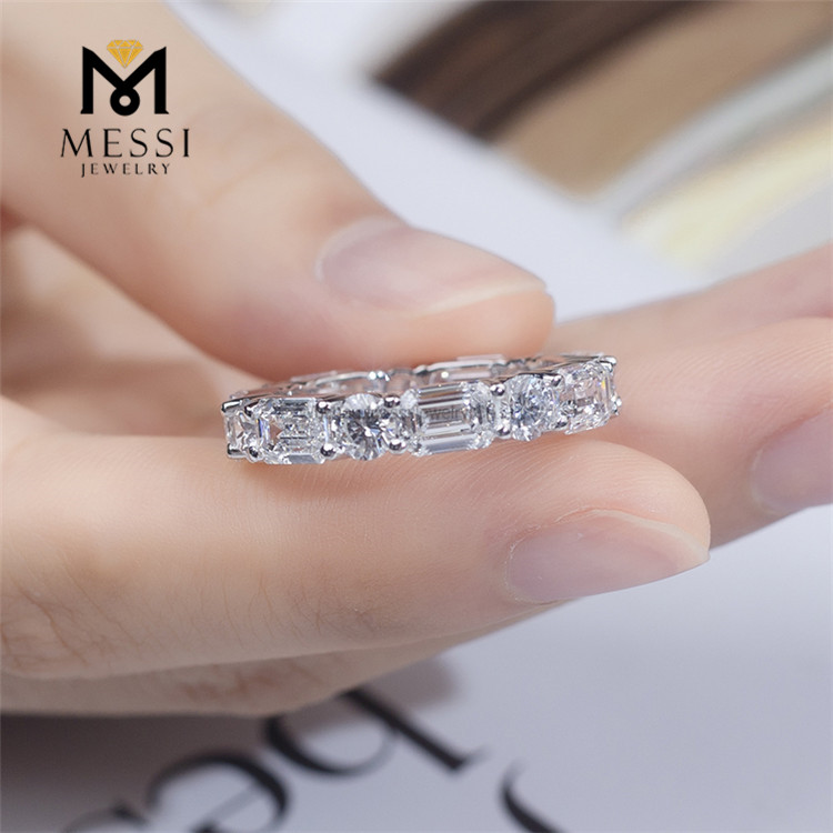 anillo de mujer con diamantes cultivados en laboratorio
