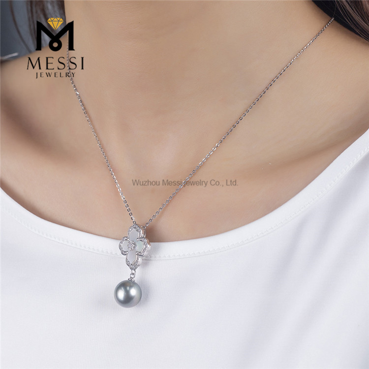 Collar de mujer con perlas de agua de mar