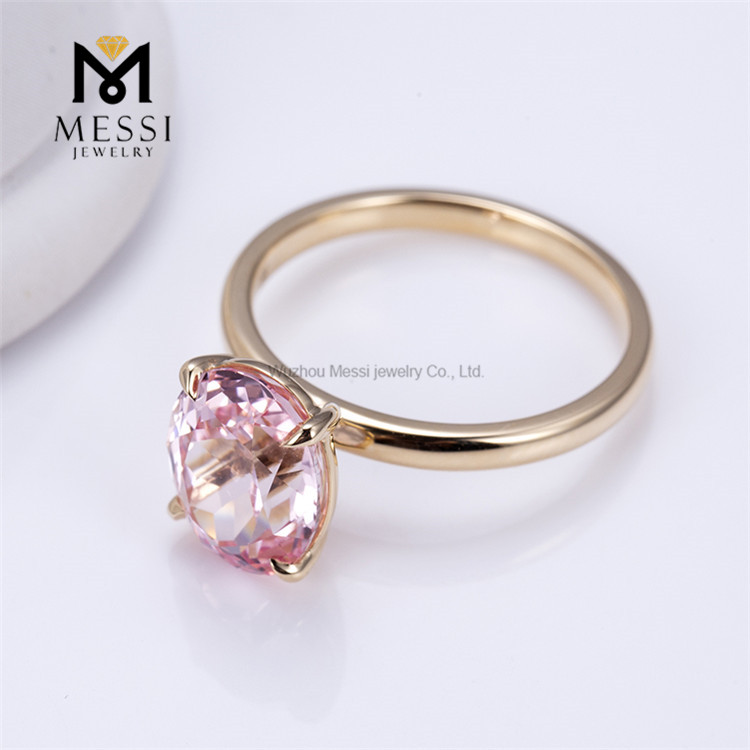 Anillo solitario de oro amarillo con diamantes cultivados en laboratorio de color rosa de 3 quilates