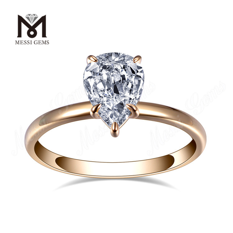 anillo de compromiso en forma de pera