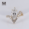 Presentación del anillo de compromiso de talla marquesa con diamantes de laboratorio de 4 quilates de Timeless Beauty