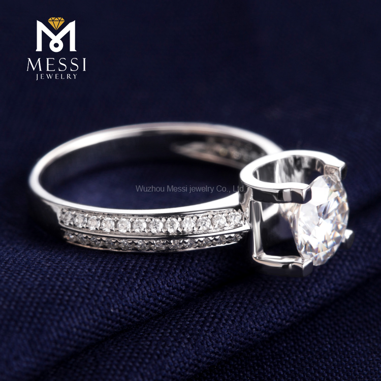 Anillo de oro moissanite para mujeres.