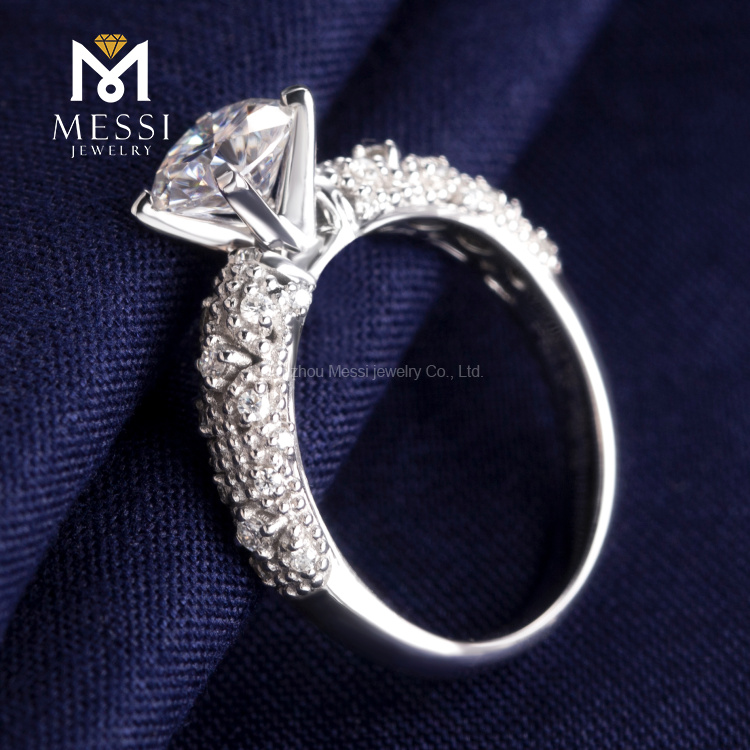 Anillo de oro de la boda