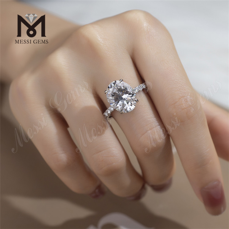 anillo de compromiso de diamantes ovalados